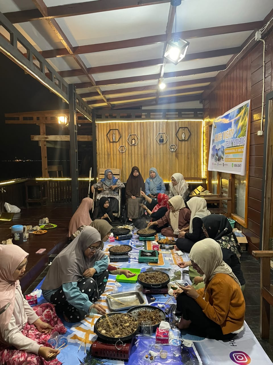Bakar-Bakar Tepi Laut